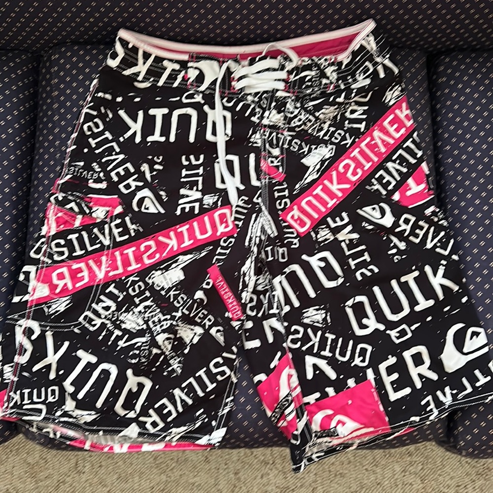 Men’s Quicksilver graffiti  board shorts- size 30 - excellent condition